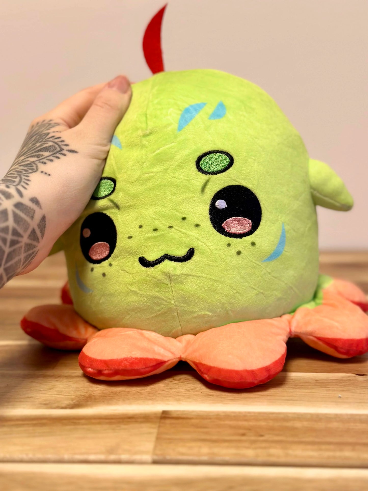Okti Plüschtier